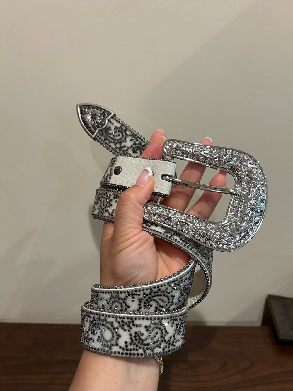 Shyanne women’s rhinestone belt 42” long width 1” super cute 🥰